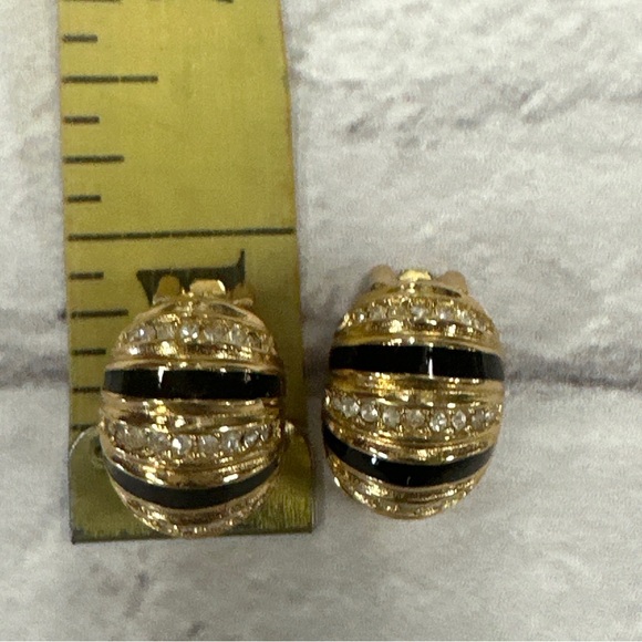 Vintage Christian Dior call tone with black enamel clip on earrings - Picture 5 of 6